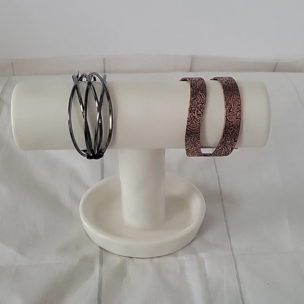 Paparazzi cuffs ' lot of 2 bracelets